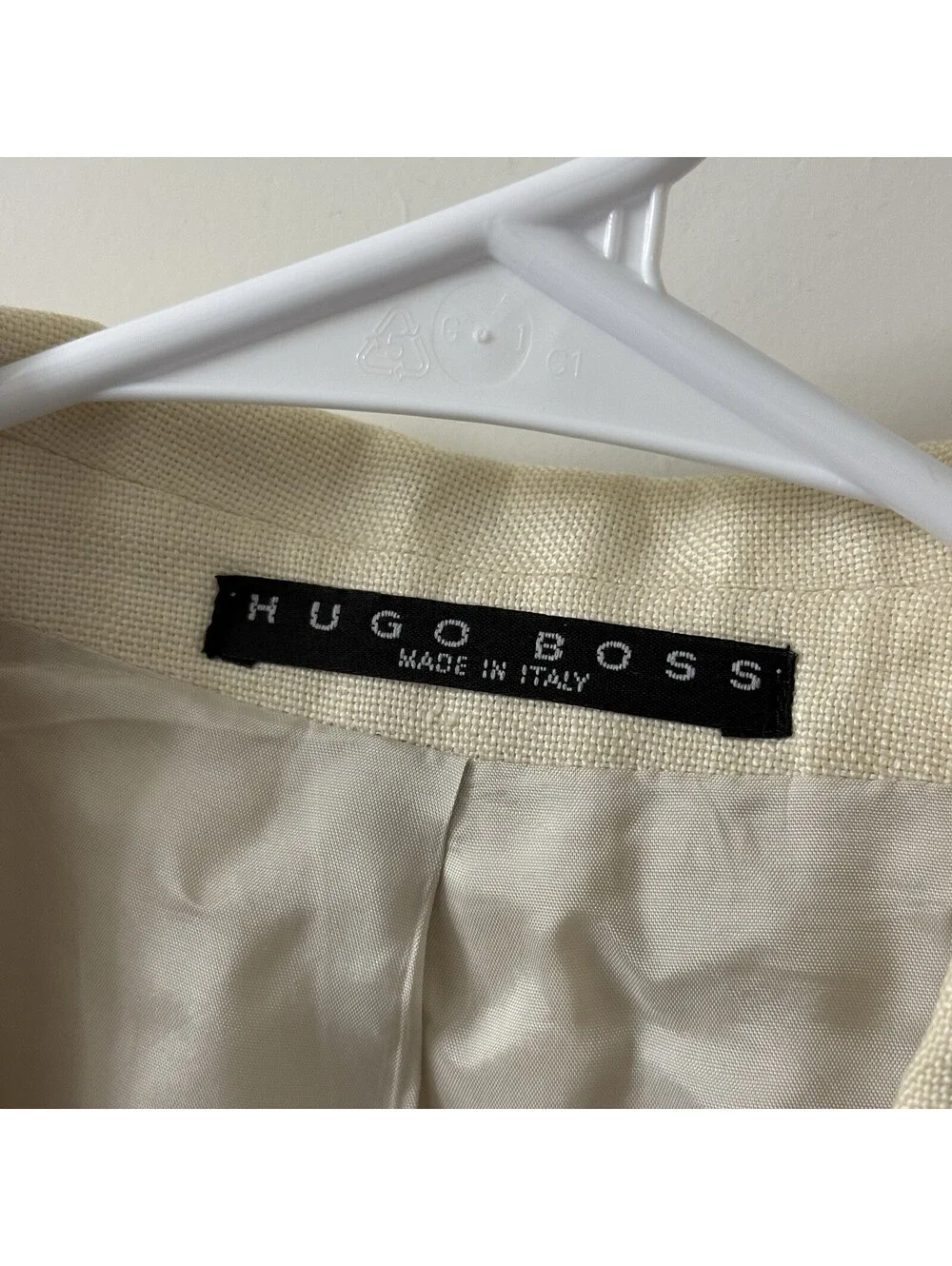 Vintage Hugo Boss Linen Blazer 40R Made Italy Cream Banco Peru Crest Buttons